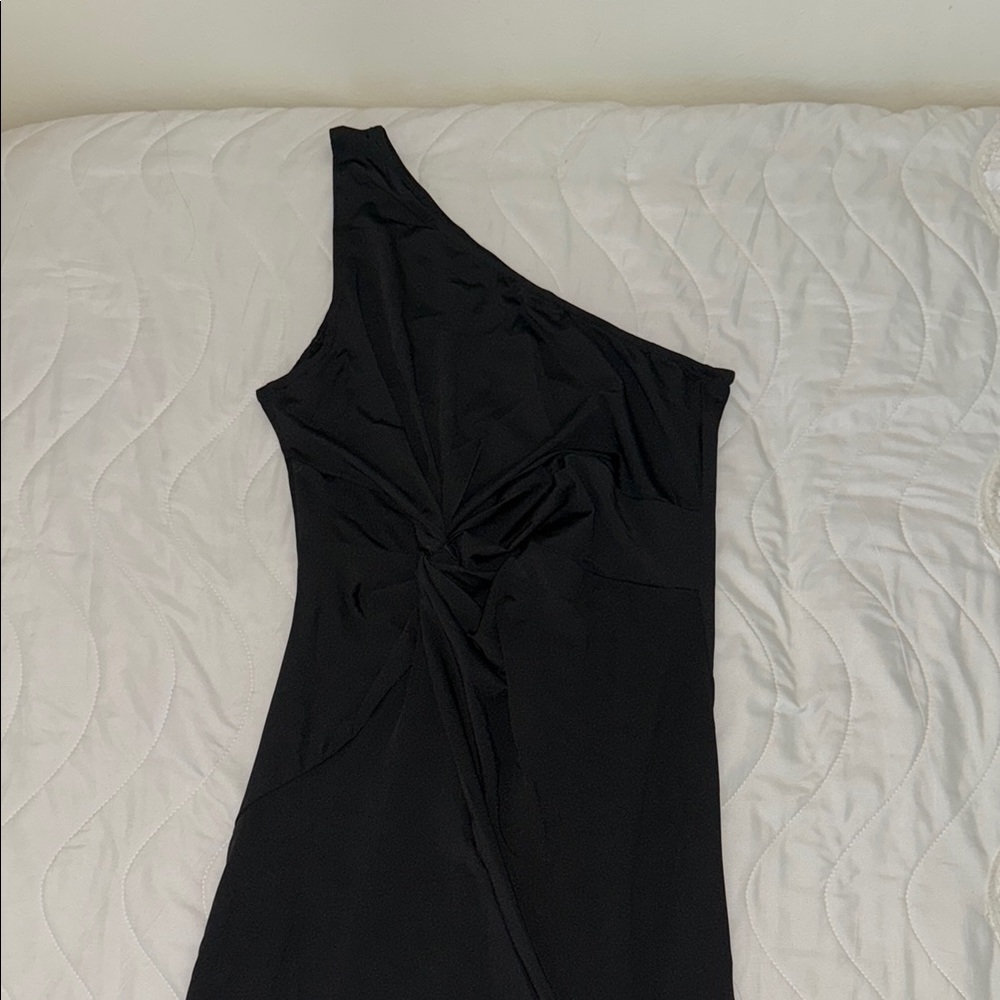 Elegant Black One-Shoulder Dress